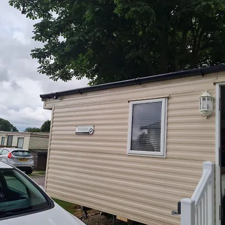 مكان تخييم Mk Caravan Hire *